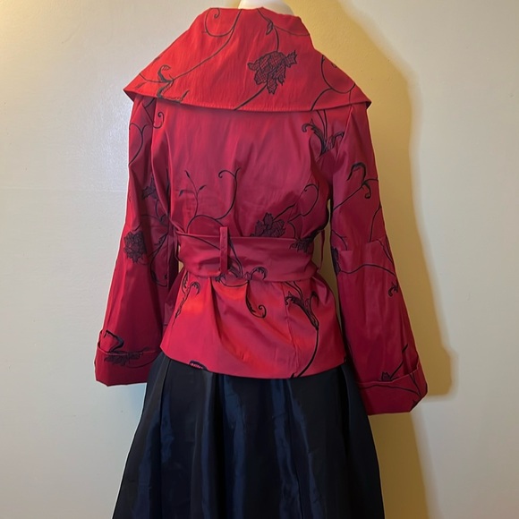 Samuel Dong Belted Brocade Elasticized Coat Red/Black Snap Closure - Picture 5 of 9